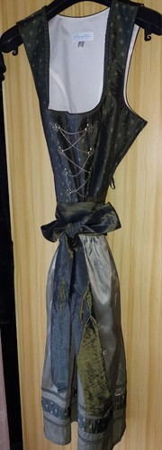 Dirndl von himmelblau - gr.,